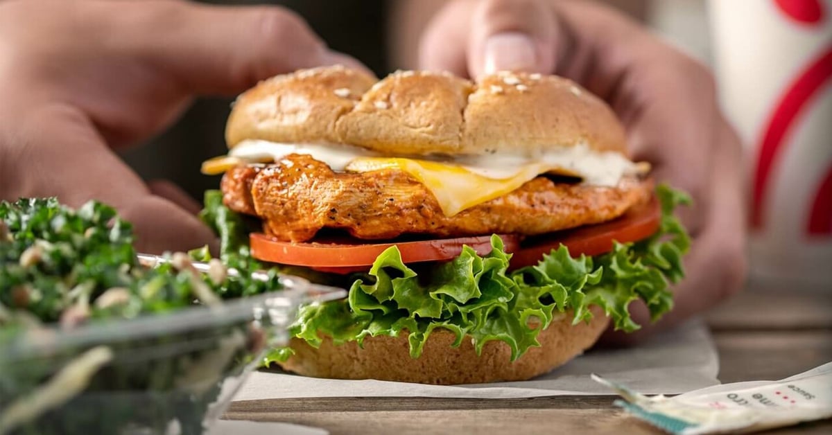Chick-fil-A’s Grilled Spicy Chicken Deluxe Sandwich | ©Image Credit: Chick-fil-A