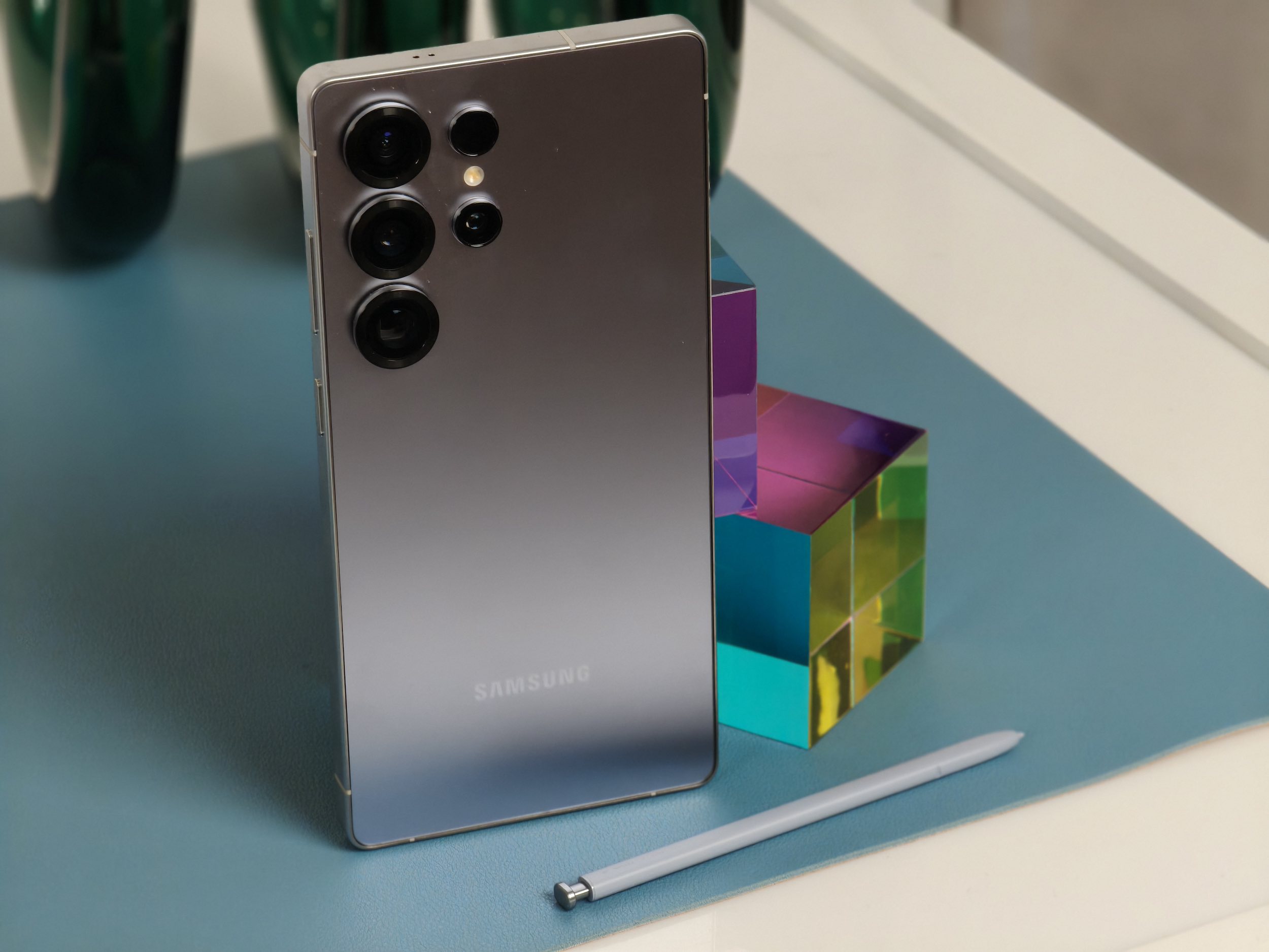 The Samsung Galaxy S25 Ultra still comes with an S Pen, but the S Pen no longer supports air gestures ©Image Credit: GEEKSPIN