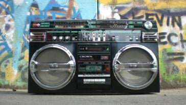 Ground Level Shot of a 1980s Blaster/Boombox | ©Image Credit: Pexels / Pixabay