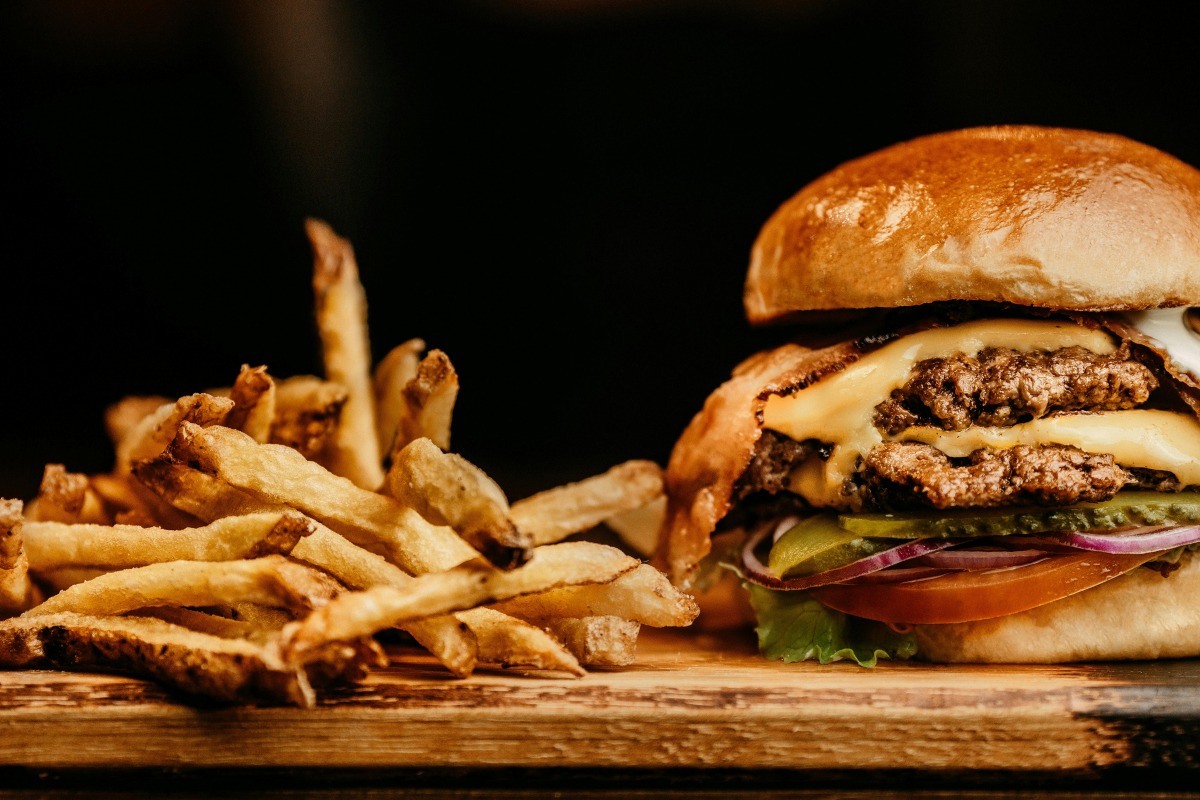 Hamburger and Fries | ©Image Credit: Pexels / Jonathan Borba