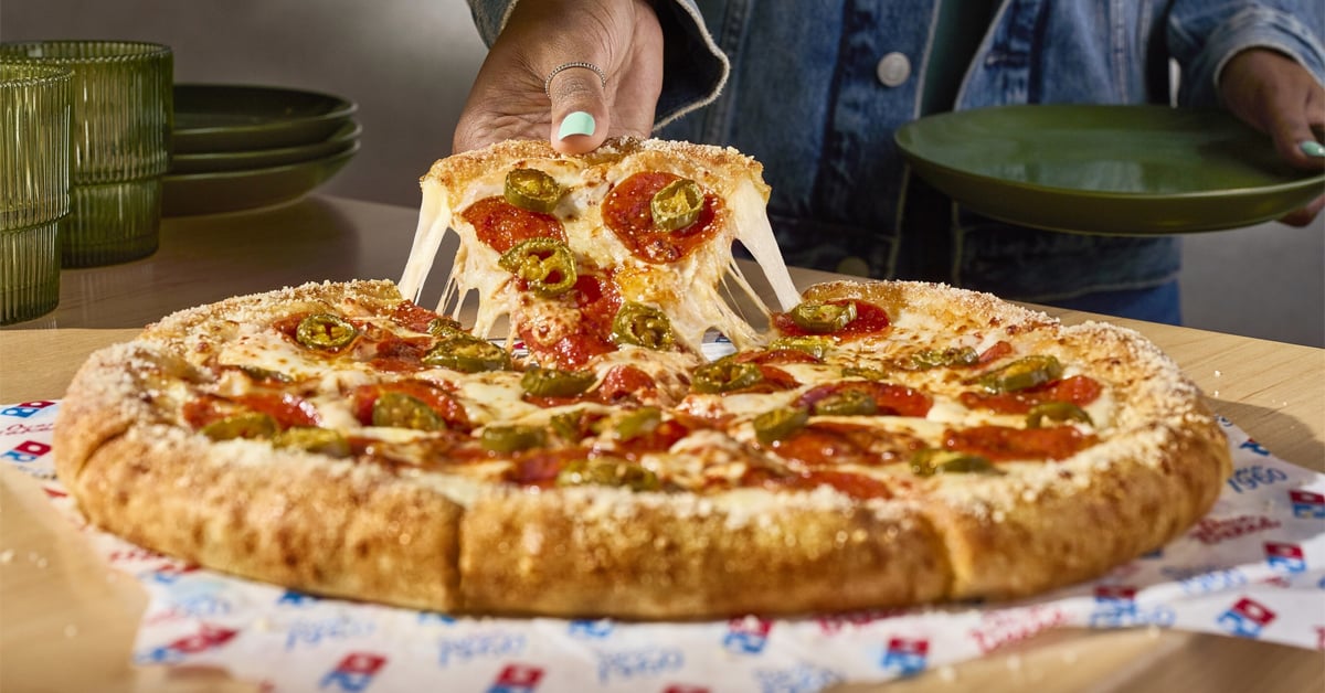 The top 15 fast food chains nationwide, ranked by sales 7 Domino's Parmesan Stuffed Crust | ©Image Credit: Domino's