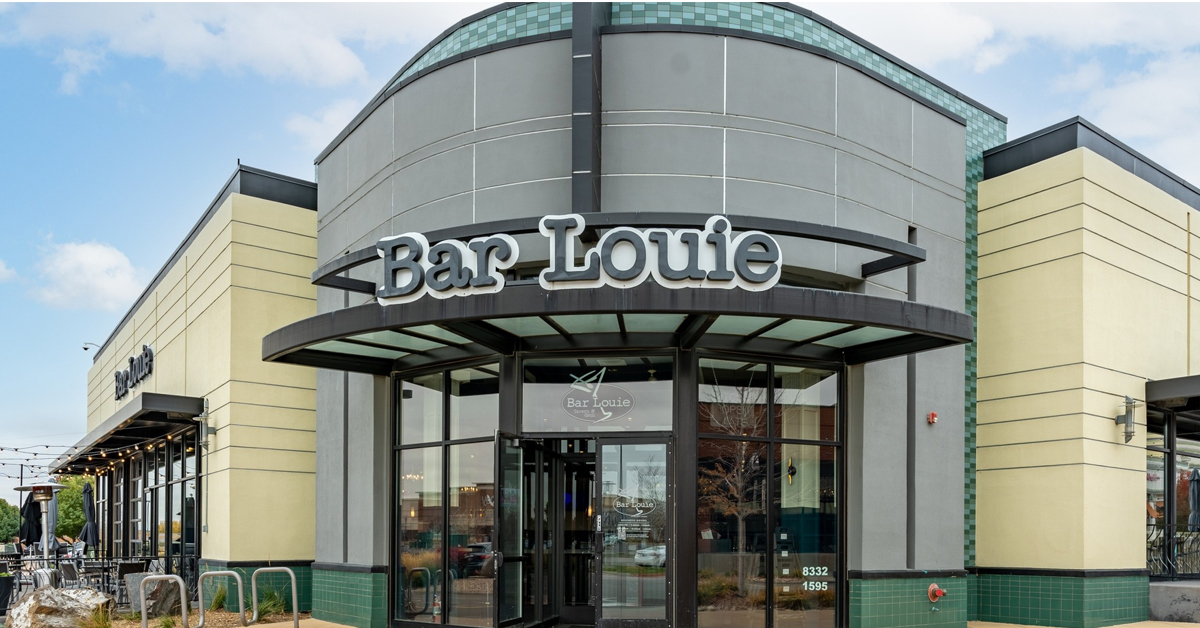The exterior of a Bar Louie location | ©Image Credit: Bar Louie/Facebook