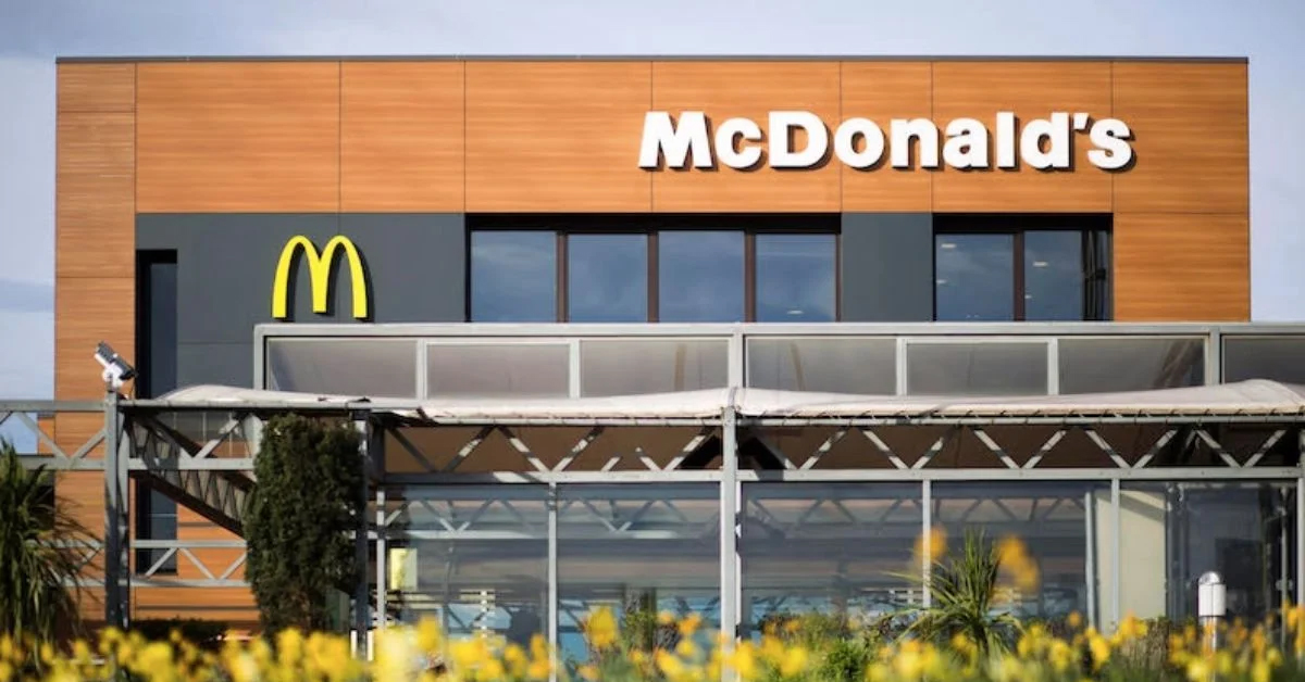 The exterior of a McDonald's restaurant in France | ©Image Credit: McDonald's France