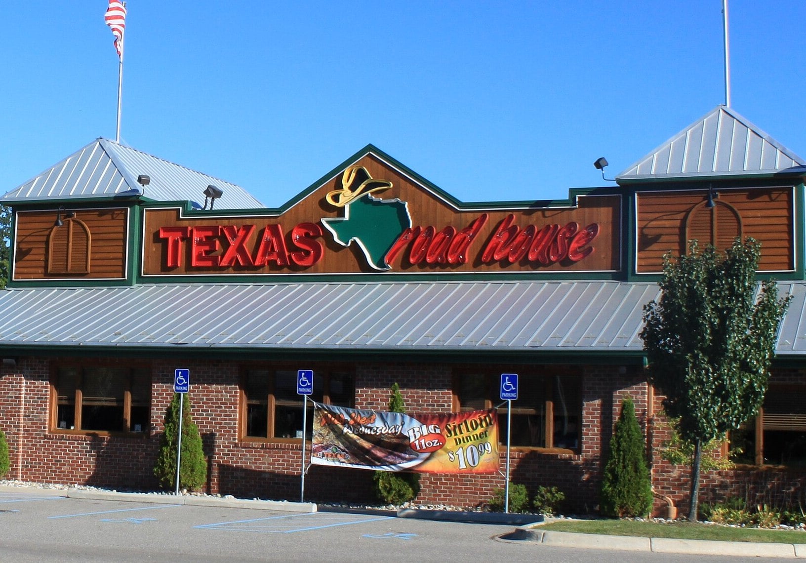 Texas Roadhouse ©Image Credit: Wikimedia Commons / Dwight Burdette
