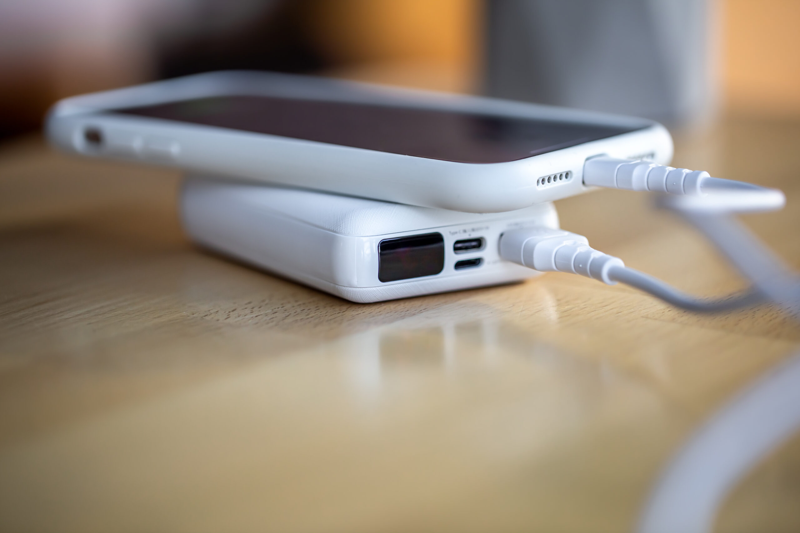 Major recall affects nearly half a million portable charging devices ©Image Credit: Freepik / pvproductions