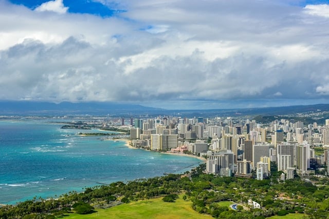 Honolulu from air | ©Image Credit: Unsplash / Zetong Li