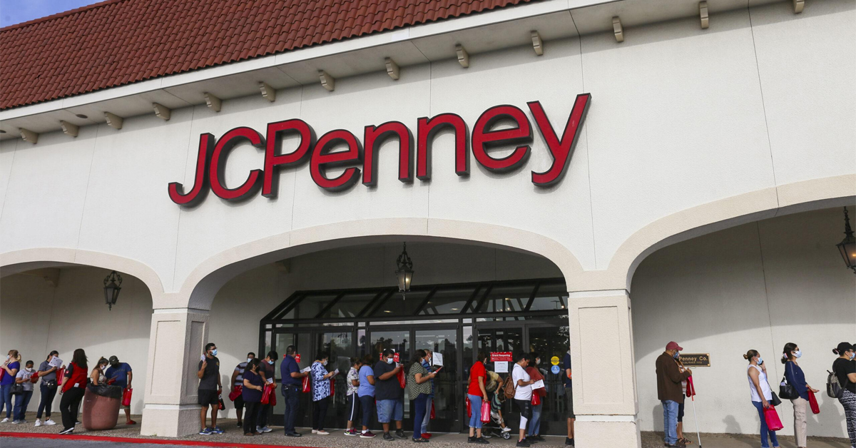 People lining up outside a JCPenney store | ©Image Credit: JCPenney