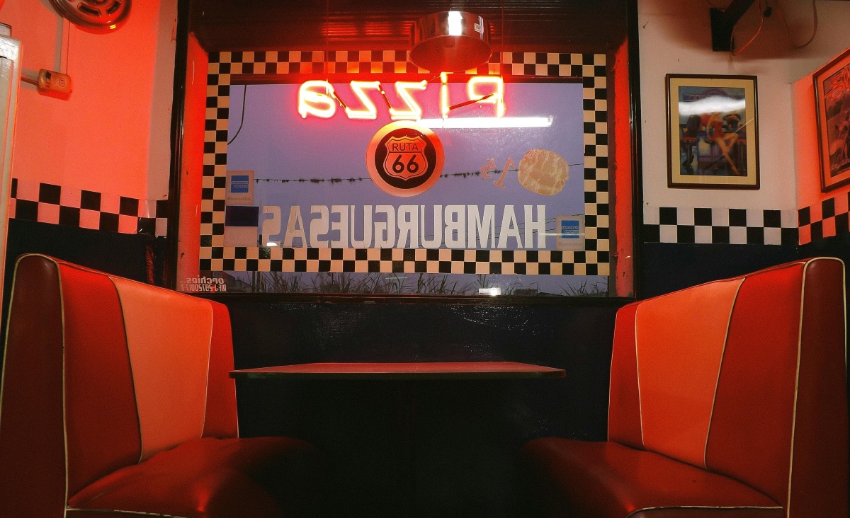 A vintage diner | ©Image Credit: Pexels / Arturo A