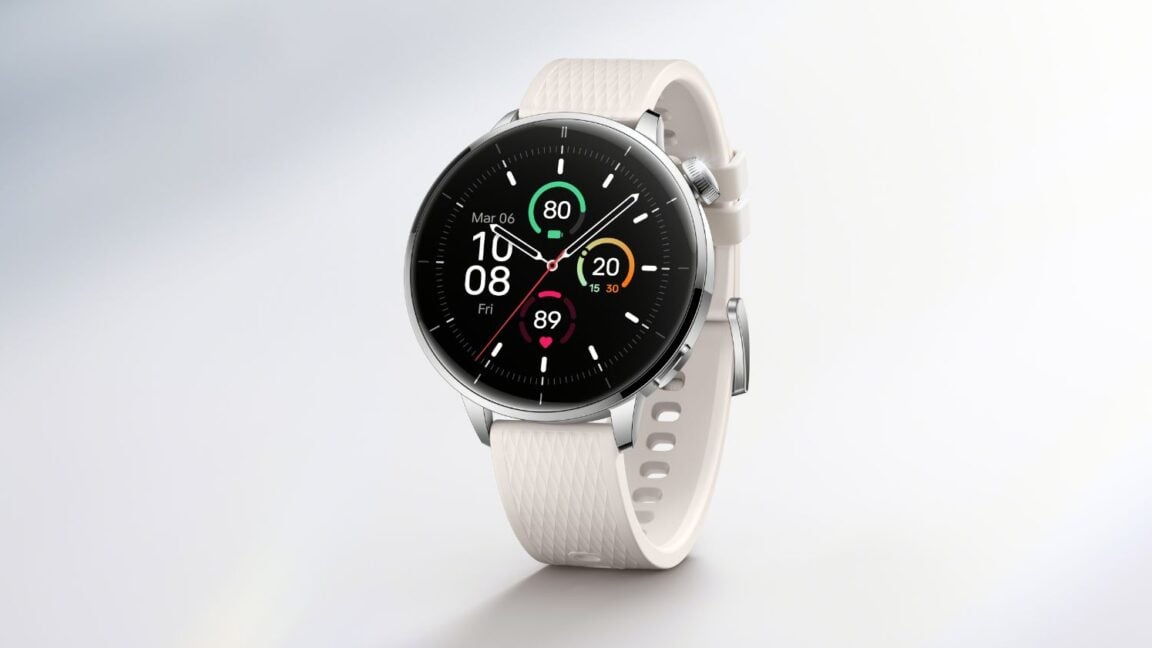 The OnePlus 3 43mm Smartwatch offers everything the larger OnePlus Watch 3 offers but in a more compact and less masculine design ©Image Credit: OnePlus