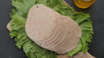 Sliced deli meat on lettuce on cutting board | ©Image Credit: Towfiqu barbhuiya/Pexels