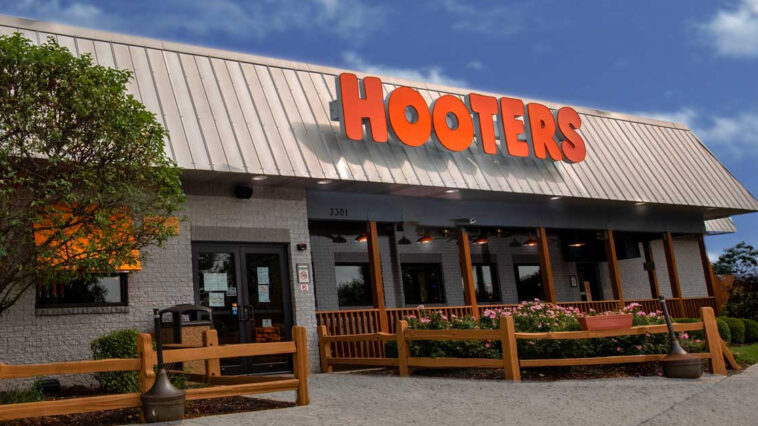 The exterior of a Hooters restaurant | ©Image Credit: Hooteres