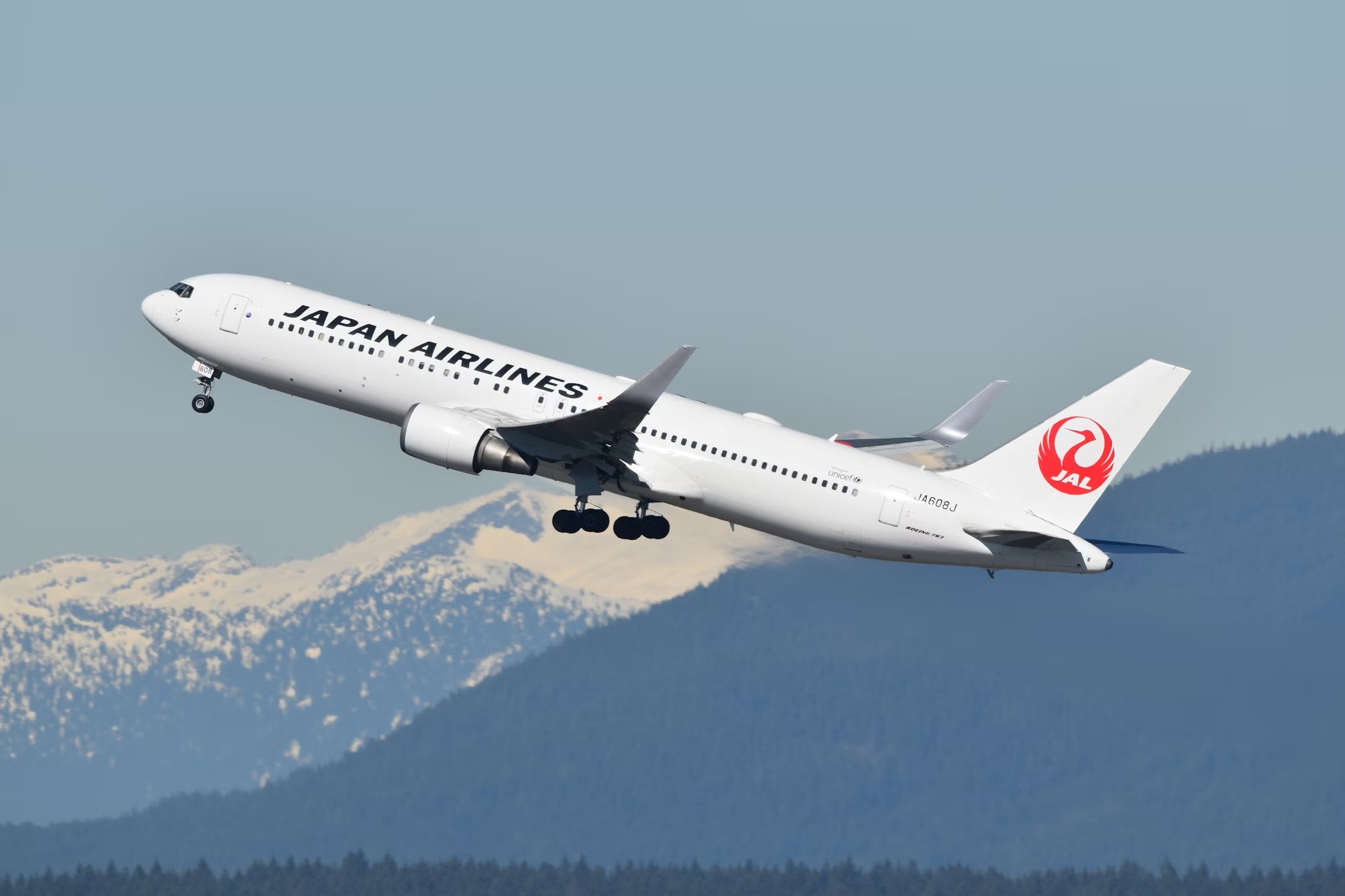 Japan Airlines ©Image Credit: David Syphers / Unsplash
