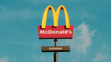 New drinks on the horizon: McDonald’s is testing bold beverages like craft sodas and cold brews at 500+ U.S. locations this fall. | ©Image Credit: Samuel Figueroa/Pexels
