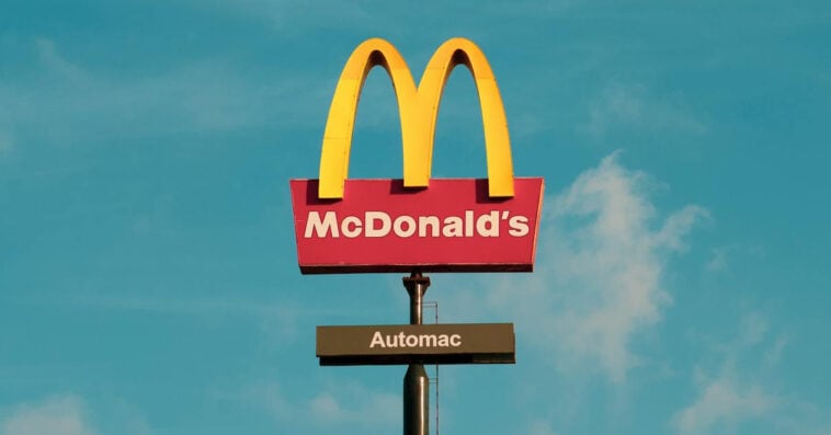 New drinks on the horizon: McDonald’s is testing bold beverages like craft sodas and cold brews at 500+ U.S. locations this fall. | ©Image Credit: Samuel Figueroa/Pexels
