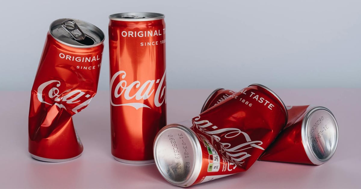Cans of original Coca-Cola drink | ©Image Credit: alleksana/Pexels