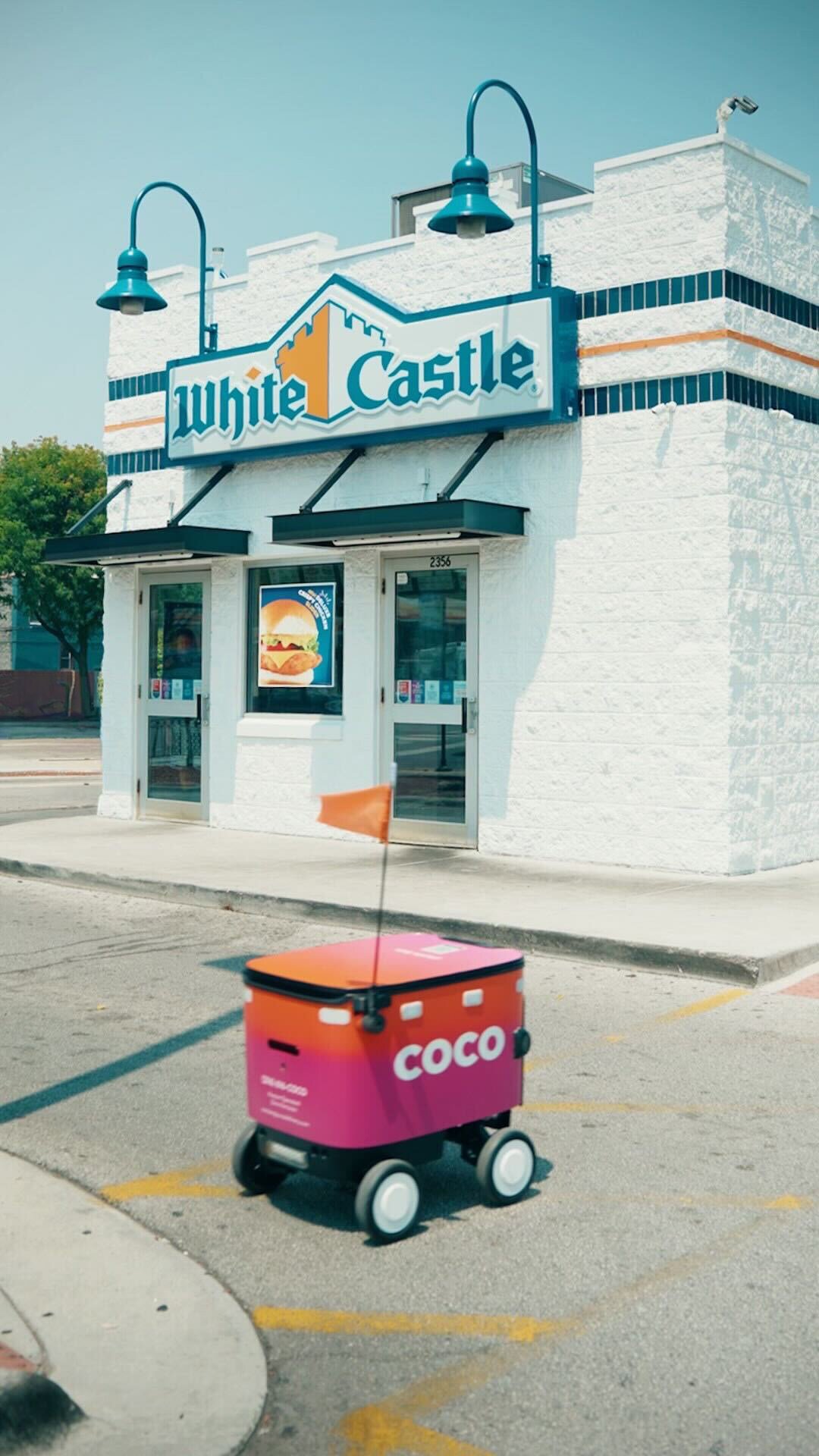White Castle Now Uses Robots to Deliver Your Order 2 Coco Robot at White Castle, Chicago | ©Image Credit: Coco Robotics