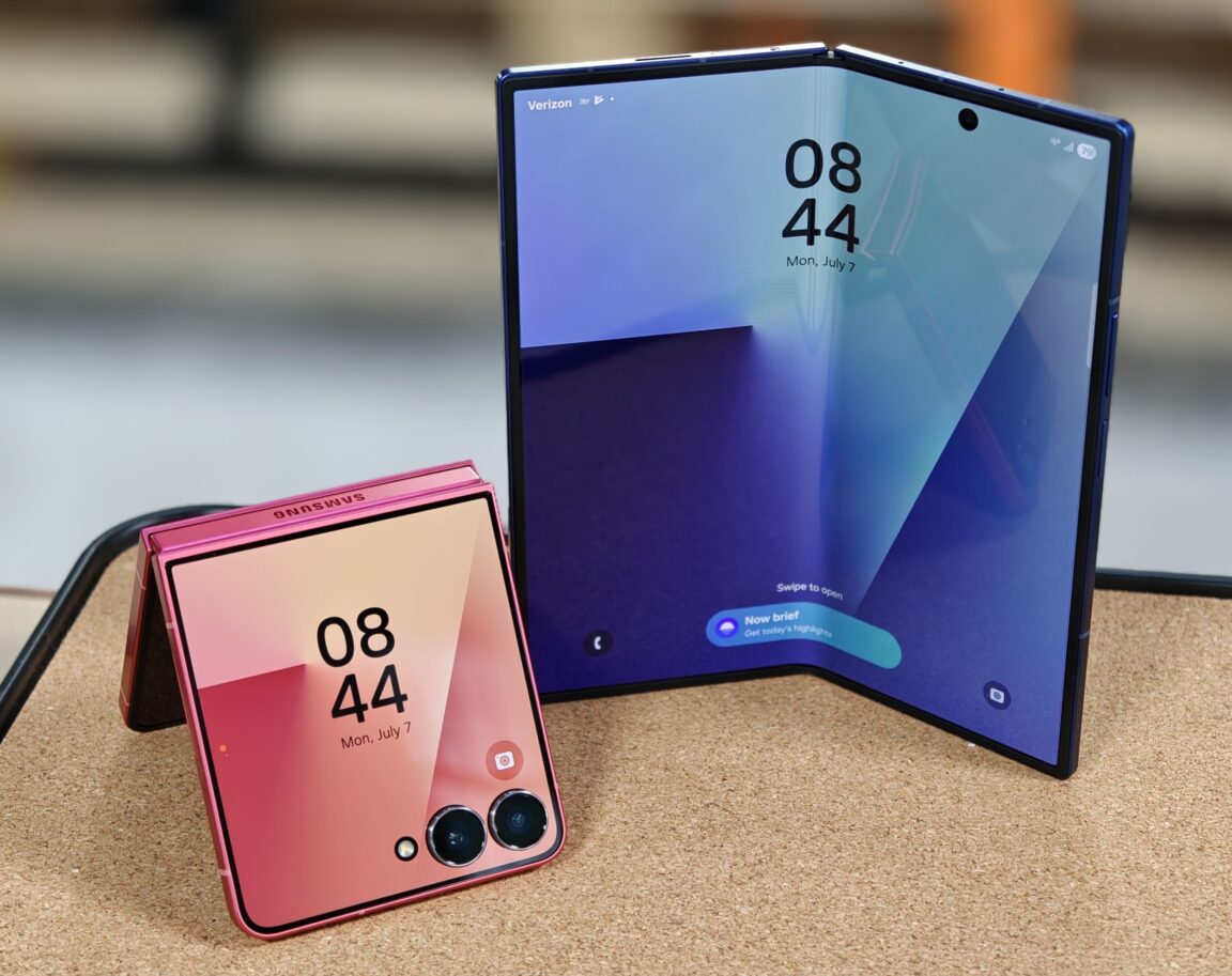 The Samsung Galaxy Z Flip7 and Z Fold7 ©Image Credit: GEEKSPIN