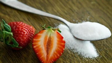 Looks sweet, but science says beware—erythritol, found in many “sugar-free” treats, may silently raise your stroke risk | ©Image Credit: mali maeder/Pexels