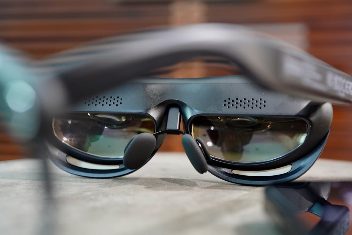 Rokid Max 2 AR Glasses Review: The Perfect First AR Glasses 4 Rokid Max 2 glasses with detachable lens covers separated, showing modular design