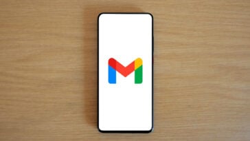 Scammers are using AI-generated voices and spoofed emails to impersonate Google support — putting Gmail users at serious risk. | ©Image Credit: BM Amaro/Pexels