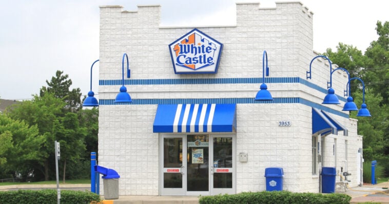White Castle’s Chicago location is stepping into the future—now testing robot-powered deliveries with Coco Robotics, Uber Eats, and Checkmate. | ©Image Credit: Dwight Burdette/Wikimedia Commons