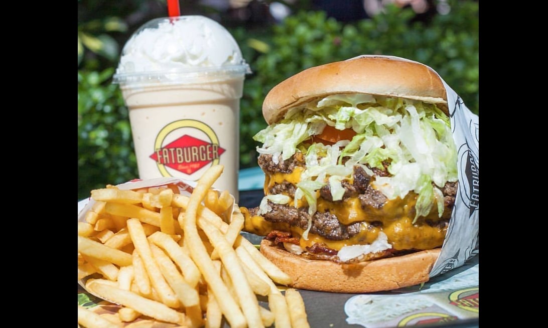 The 10 Highest-Calorie Fast Food Burgers, Ranked 11 1. Fatburger XXXL Triple Kingburger (1686–2,050 Calories)