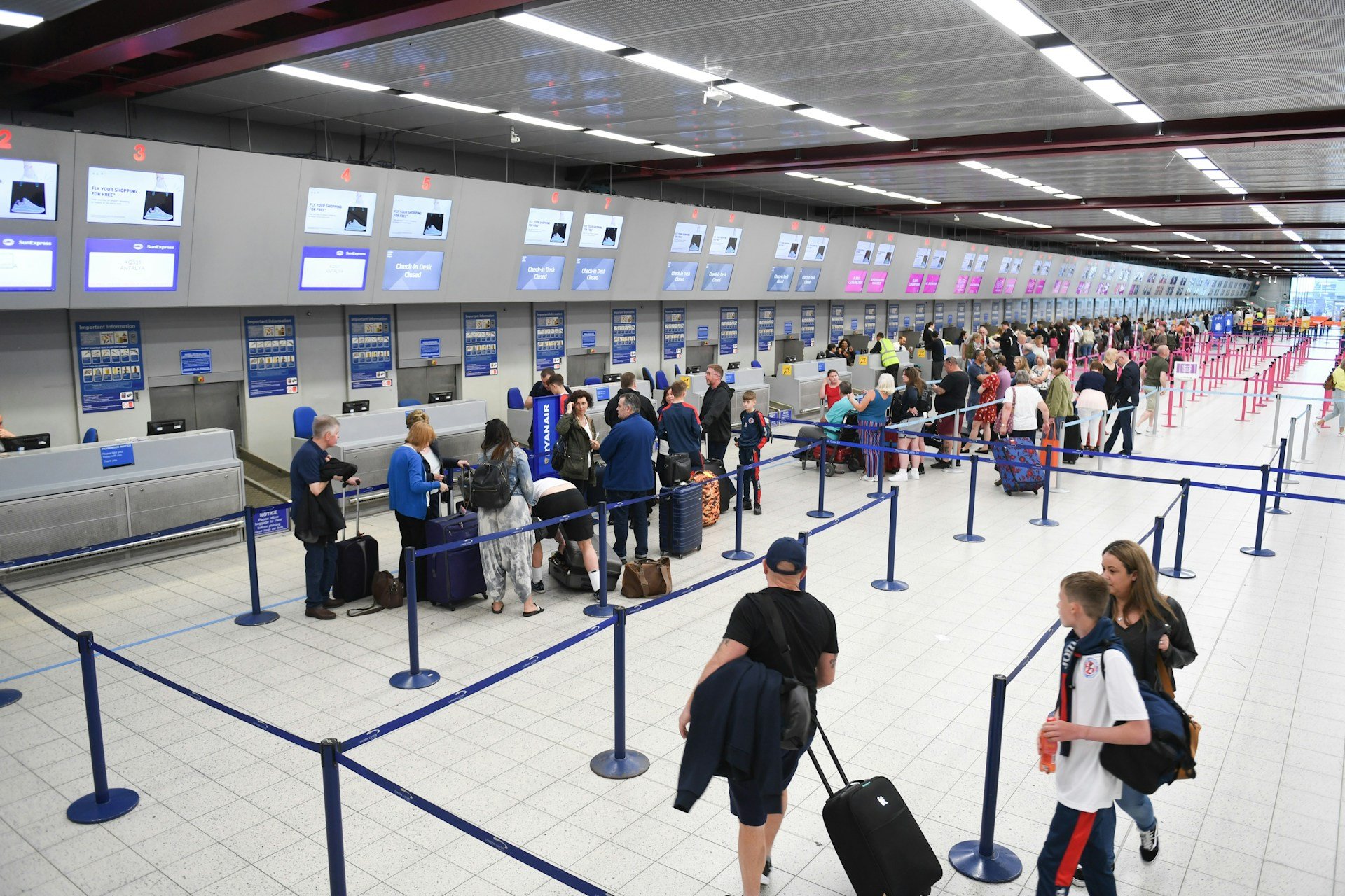 Families are getting faster security lanes under new TSA policy ©Image Credit: Unsplash / Phil Mosley