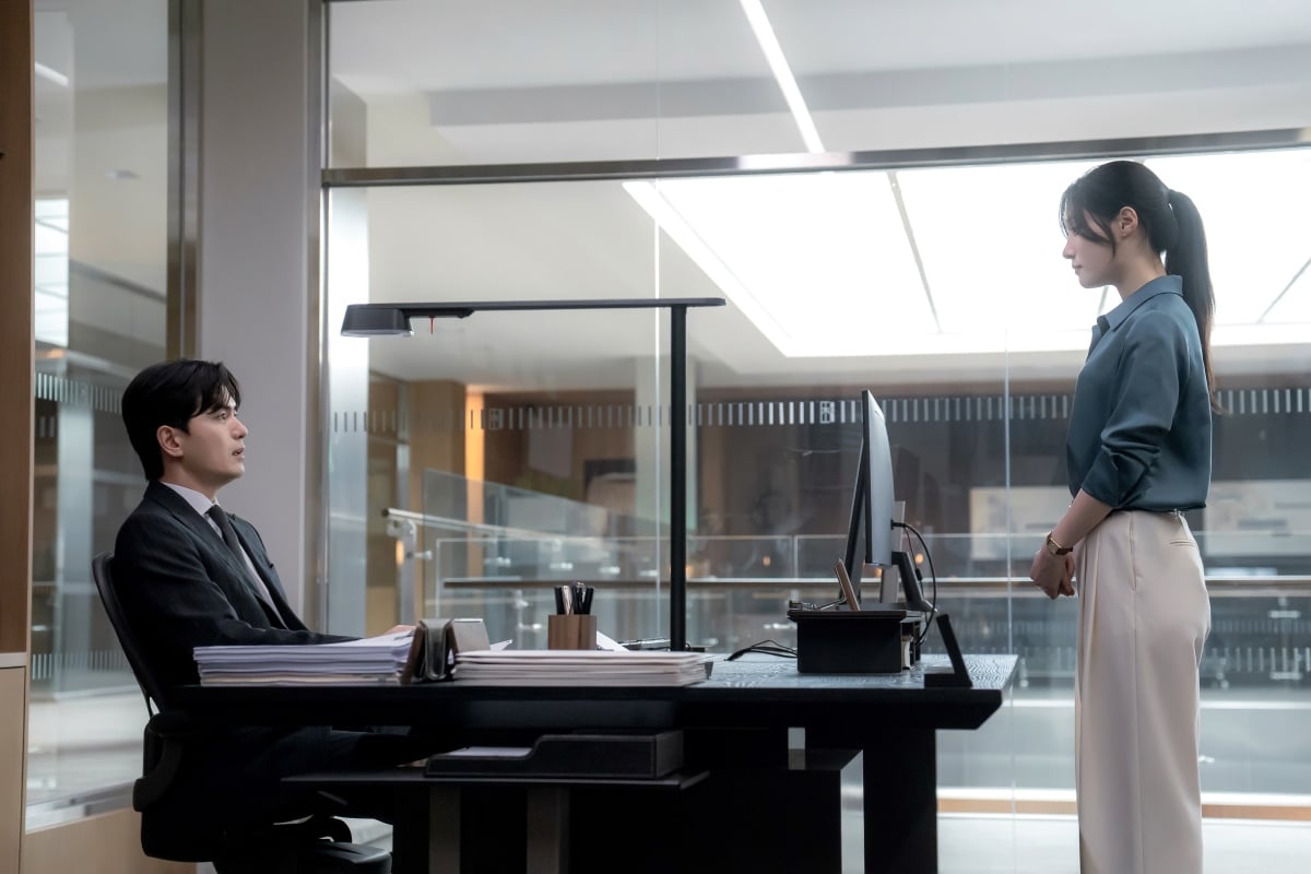 The best shows to binge on Netflix this September 2025 11 A PR still of Beyond the Bar featuring Lee Jin-wook and Jung Chae-yeon