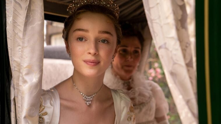 Ruth Gemmell and Phoebe Dynevor in Bridgerton Season 1, episode 'Diamond of the First Water' (2020) | ©Image Credit: Netflix