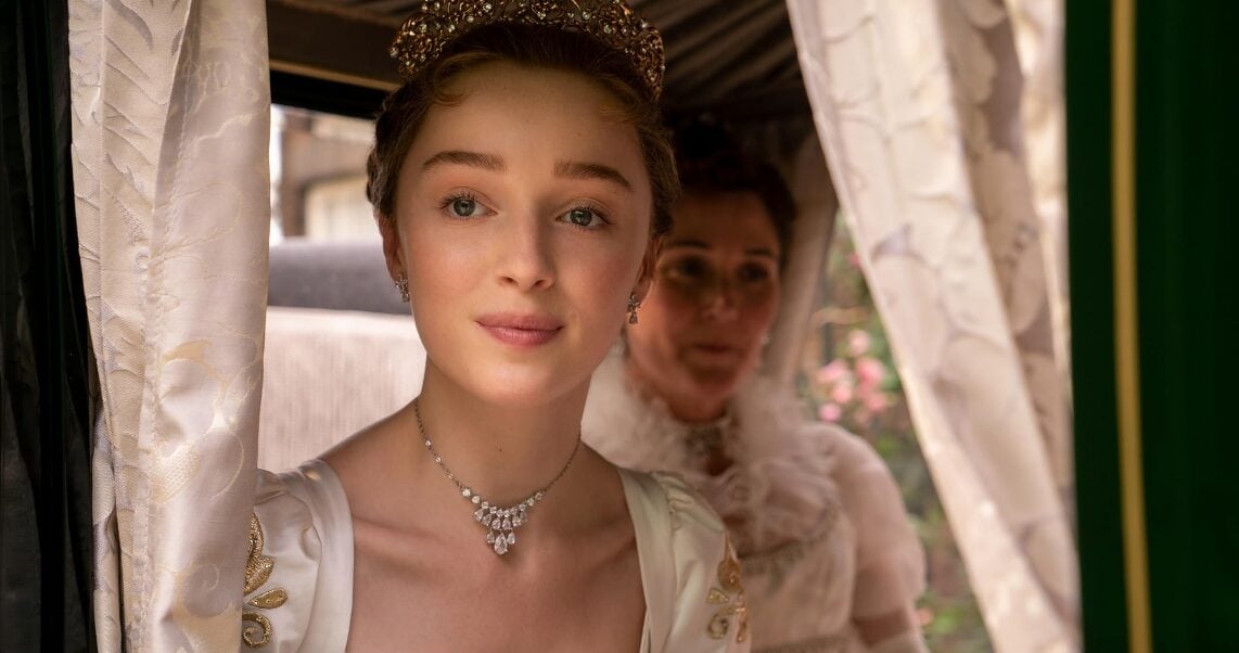 Ruth Gemmell and Phoebe Dynevor in Bridgerton Season 1, episode 'Diamond of the First Water' (2020) | ©Image Credit: Netflix