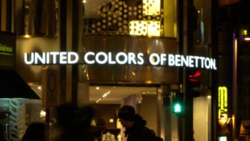 Benetton is closing 500 stores in a sweeping global retreat. | ©Image Credit: Ricardo Ricote Rodríguez/Wikimedia Commons