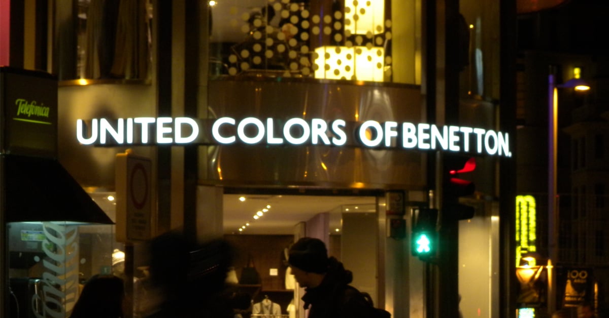 Benetton is closing 500 stores in a sweeping global retreat. | ©Image Credit: Ricardo Ricote Rodríguez/Wikimedia Commons