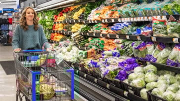 Walmart settled a $5.6M case over pricing and weight discrepancies in produce, baked goods, and other weighed items. | ©Image Credit: Walmart