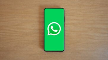 Fraudsters exploit WhatsApp screen mirroring to steal money. Stay alert, stay secure. | ©Image Credit: BM Amaro/Pexels