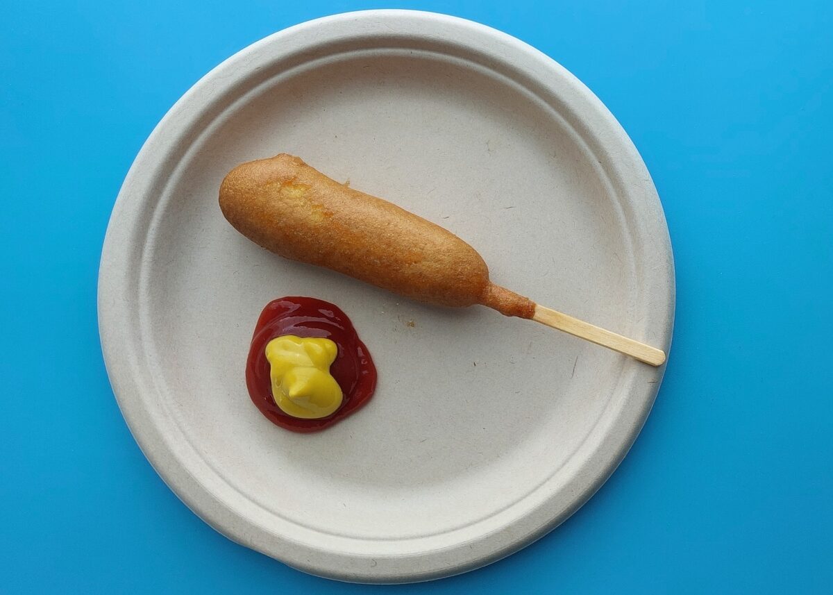 11 cafeteria foods today's kids will never experience 3 Corn dog on a stick