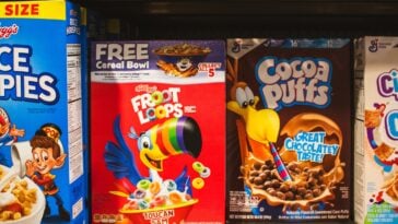 Kellogg's says it’s officially removing all artificial dyes from its cereals by the end of 2027 ©Image Credit: Unsplash / Zoshua Colah