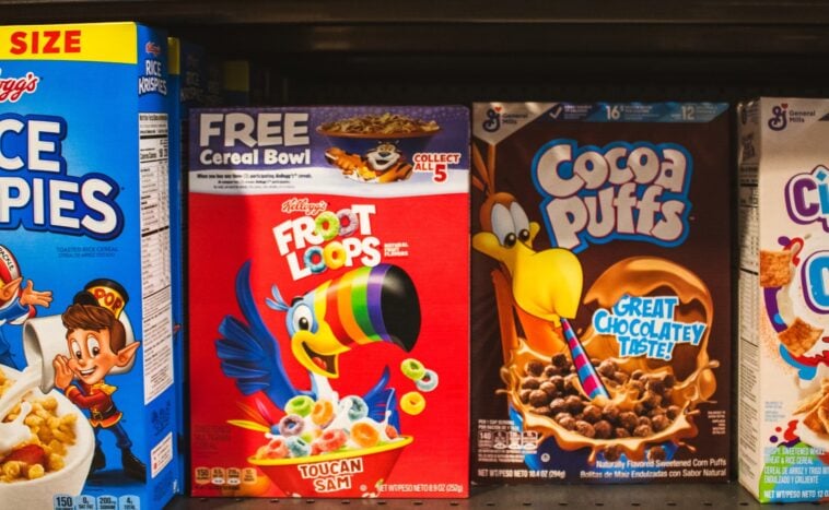 Kellogg's says it’s officially removing all artificial dyes from its cereals by the end of 2027 ©Image Credit: Unsplash / Zoshua Colah