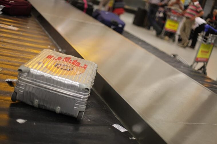 Cordless curling irons and flatirons now restricted in checked luggage ©Image Credit: Dimitri Karastelev / Unsplash