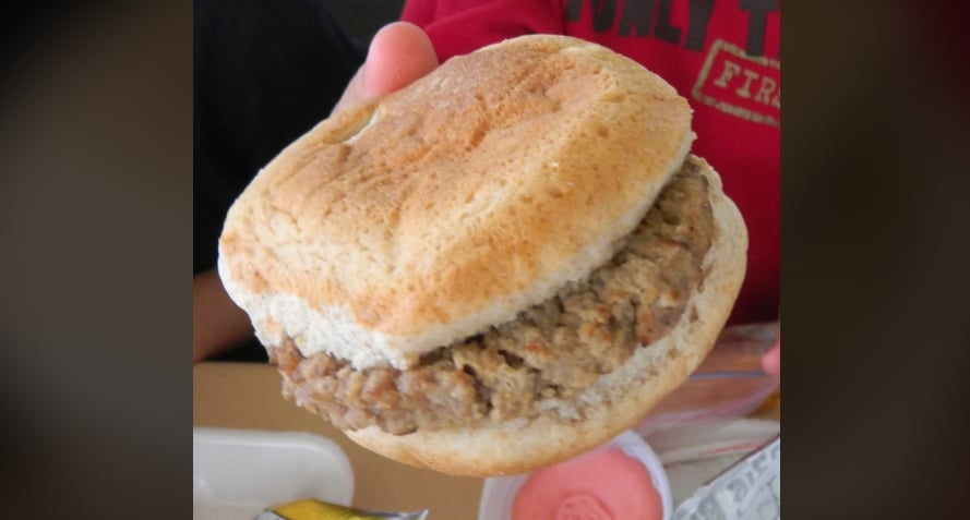 11 cafeteria foods today's kids will never experience 10 School lunch burger