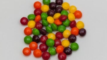 Say goodbye to the neon dyes in M&M’s, Skittles, and Starburst ©Image Credit: Unsplash / Jonathan J. Castellon