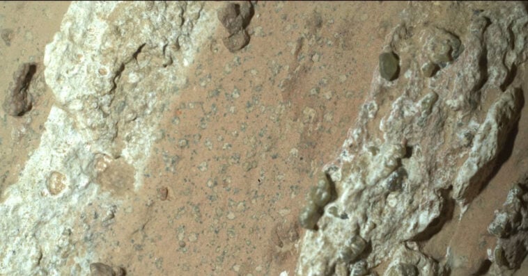 Cheyava Falls on Mars: The arrowhead-shaped rock where NASA’s Perseverance rover drilled the Sapphire Canyon sample, hinting at possible ancient life. | ©Image Credit: NASA/JPL-Caltech/MSSS