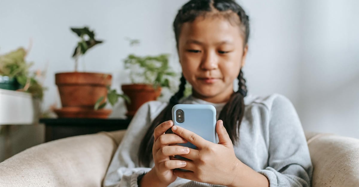As more kids turn to AI chatbots for advice and support, the FTC is probing tech giants over safety risks and protections for young users | ©Image Credit: Katerina Holmes