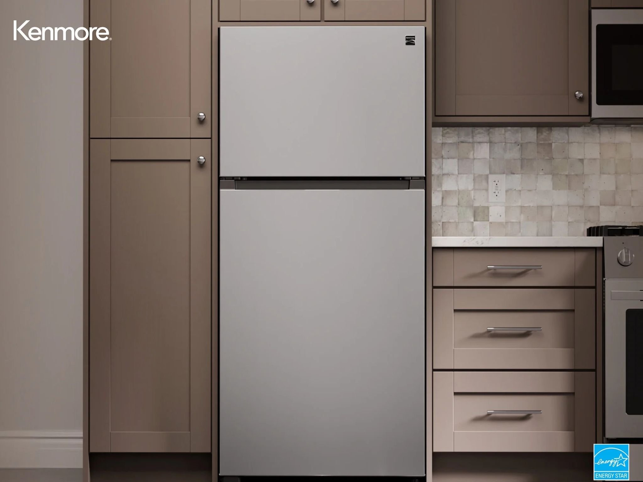 Kenmore Standard Icemaker Refrigerator ©Image Credit: Kenmore