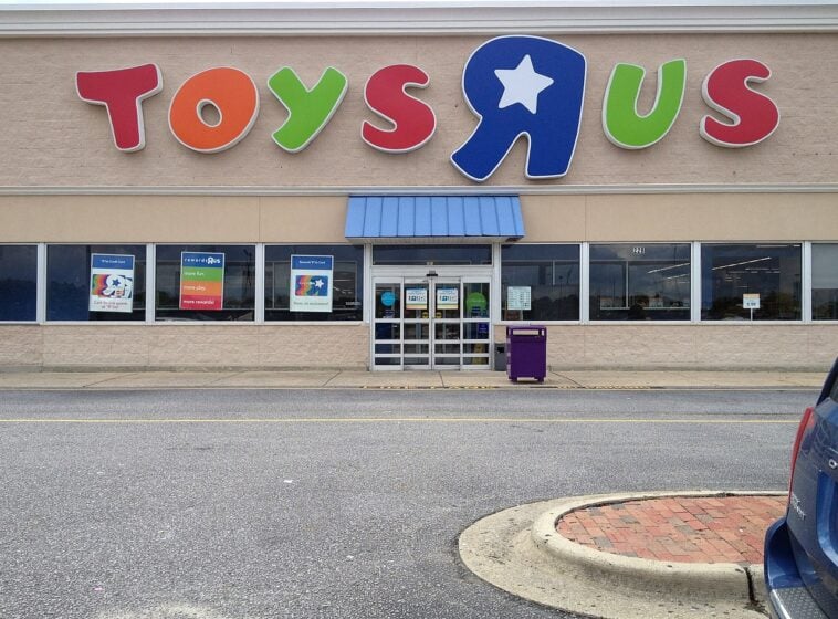 Toys “R” Us plans 10 new flagship stores and 20 pop-ups by 2025 ©Image Credit: Mike Kalasnik