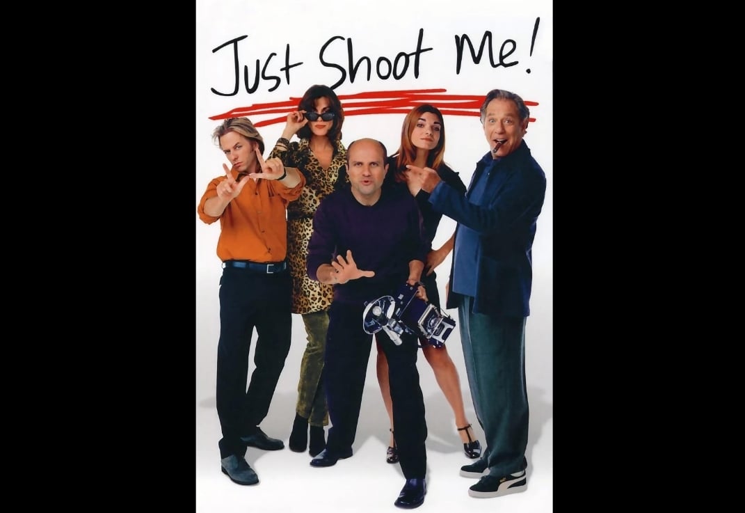 10 '90s sitcoms that aged terribly 6 Laura San Giacomo, George Segal, Wendie Malick, David Spade, and Enrico Colantoni in Just Shoot Me! (1997)