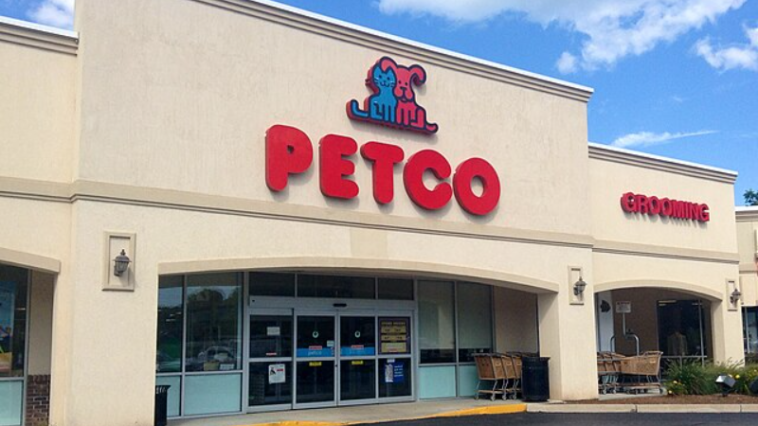 Closures leave the chain with fewer than 1,400 U.S. locations ©Image Credit: Mike Mozart / wikimediacommons.org