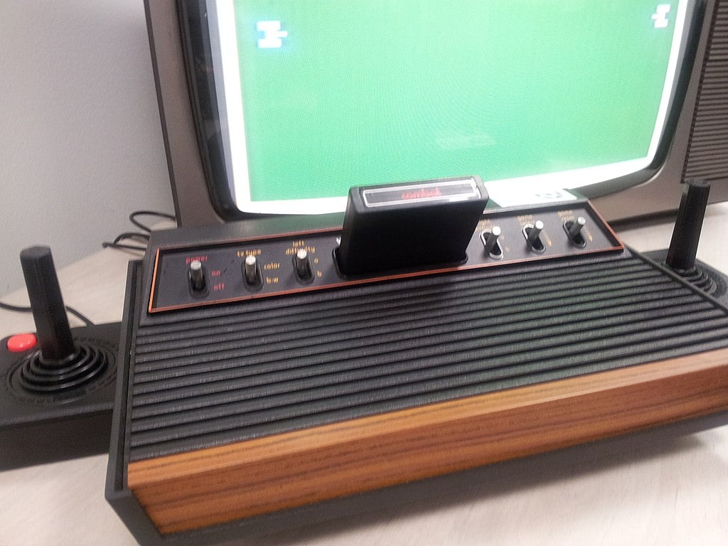 The Atari 2600 console | ©Image Credit: Wikimedia Commons / Yarivi