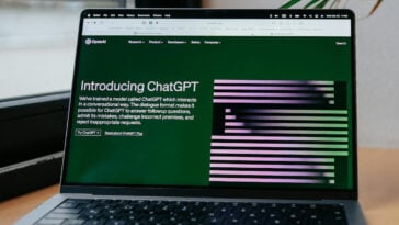 Walmart turns to ChatGPT training in a bold move to prepare 2.1M workers for the AI-driven future. | ©Image Credit: Hatice Baran/Pexels