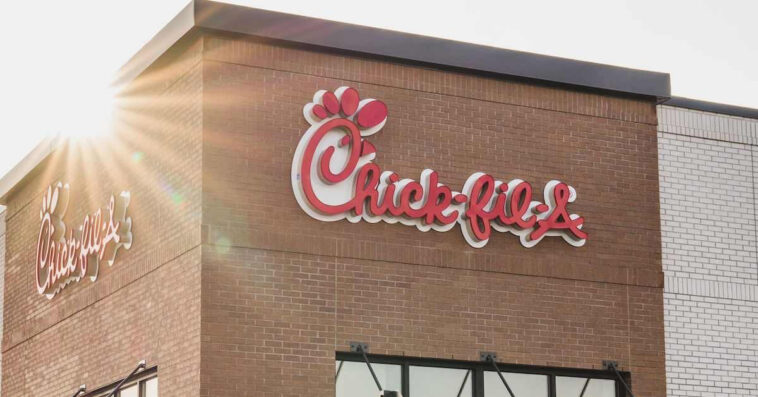 Chick-fil-A tests 24-hour vending machine in Georgia 1 Chick-fil-A tests a new way to serve fans around the clock — with its first 24-hour vending machine in Georgia | ©Image Credit: Chick-fil-A