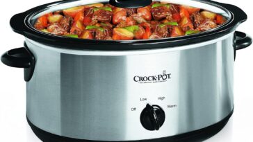 Crock-Pot 7 Quart Oval Manual Slow Cooker ©Image Credit: Crock-Pot